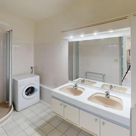 2p Calme Avec Terrasse, Piscine, Parking Et Wifi * Menton