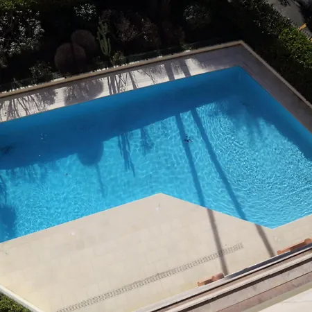 Apartmán 2p Calme Avec Terrasse, Piscine, Parking Et Wifi