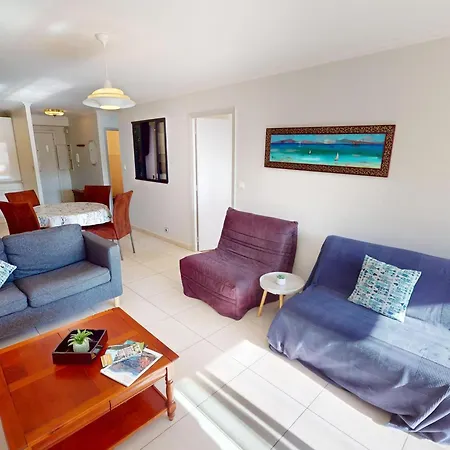 Apartmán 2p Calme Avec Terrasse, Piscine, Parking Et Wifi *