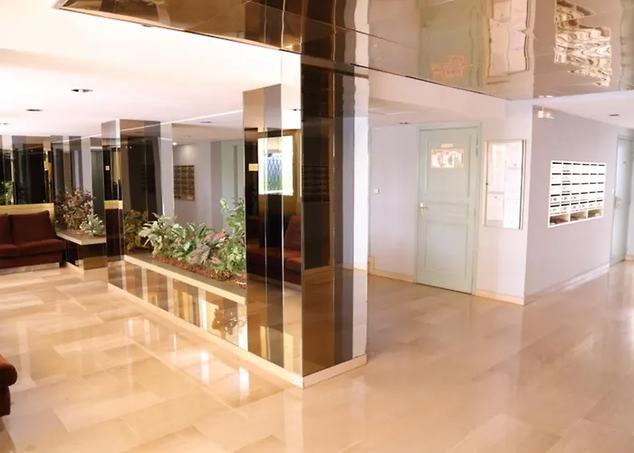 2p Calme Avec Terrasse, Piscine, Parking Et Wifi - Fr-1-196-368 Apartment *